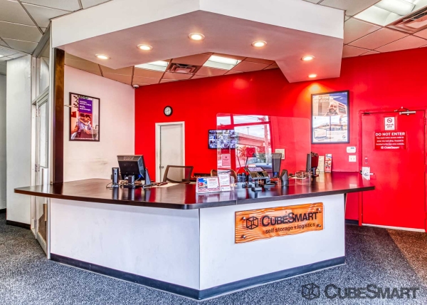 Facility photo: //images.sparefoot.com/medium/63408695f7b12bd1b6.jpg