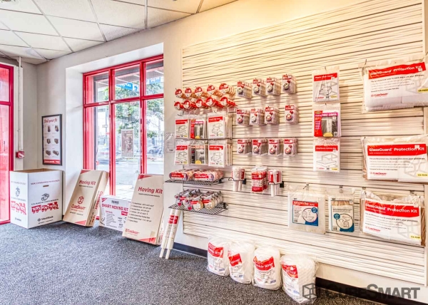 Facility photo: //images.sparefoot.com/medium/634086985b0603cca5.jpg