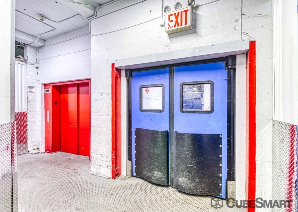 Facility photo: //images.sparefoot.com/medium/6340869f5b69c0348d.jpg