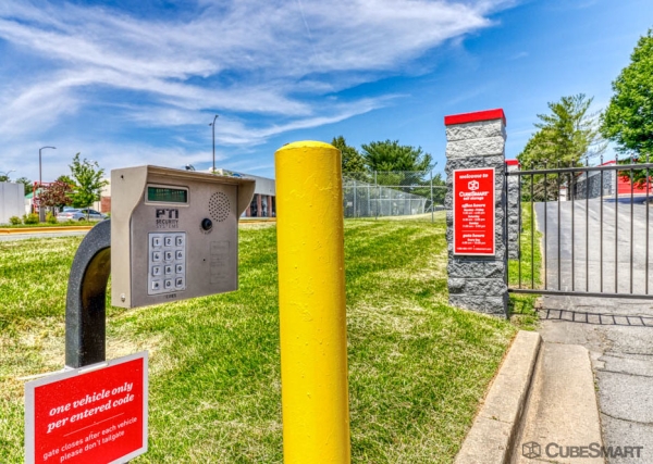 Facility photo: //images.sparefoot.com/medium/63411686f76815addf.jpg