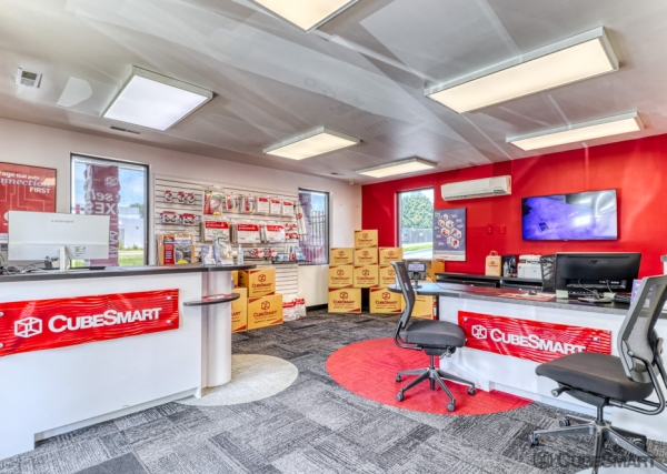 Facility photo: //images.sparefoot.com/medium/634116a4f5d1ccfc65.jpg
