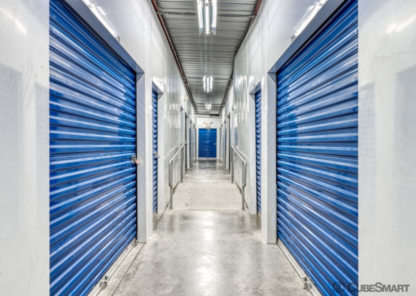Facility photo: //images.sparefoot.com/medium/634116a4f5d1f75130.jpg