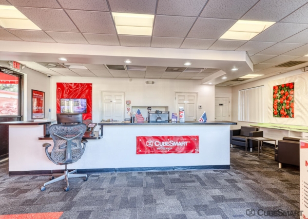 Facility photo: //images.sparefoot.com/medium/6341269e088f4824a7.jpg