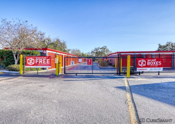 Storage Units at CubeSmart Self Storage - Bradenton - 6915 Manatee Ave West - 6915 Manatee Ave W