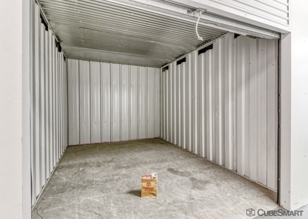 Facility photo: //images.sparefoot.com/medium/6342069f5a8496cf05.jpg