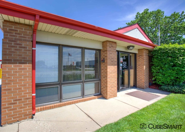 Facility photo: //images.sparefoot.com/medium/63424688b1db94d048.jpg