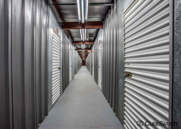 Facility photo: //images.sparefoot.com/medium/6342468905e9463e4b.jpg