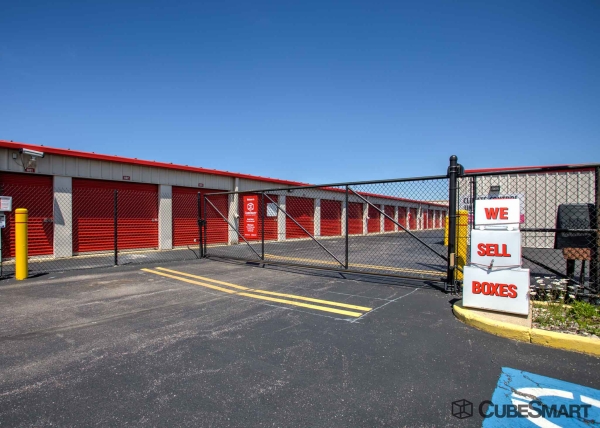 Storage Units at CubeSmart Self Storage - Elk Grove Village - 1750 Busse Road