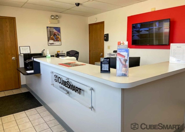 Facility photo: //images.sparefoot.com/medium/63428686f70cb6ad2e.jpg