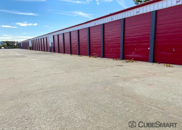 Facility photo: //images.sparefoot.com/medium/6342868905ed9e792c.jpg