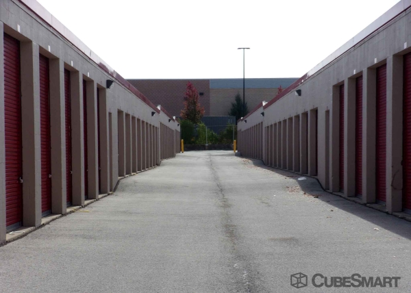 Facility photo: //images.sparefoot.com/medium/63439688c6d37a1e9c.jpg