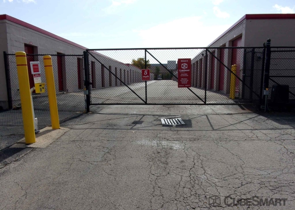 Facility photo: //images.sparefoot.com/medium/63439691edac44ea1e.jpg