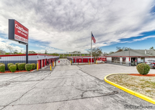 Storage Units at CubeSmart Self Storage - Woodridge - 8000 Route 53