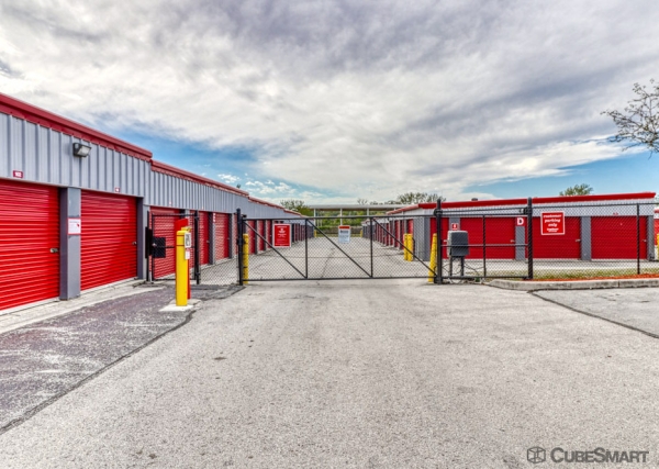 Facility photo: //images.sparefoot.com/medium/6344269f5aac95964a.jpg