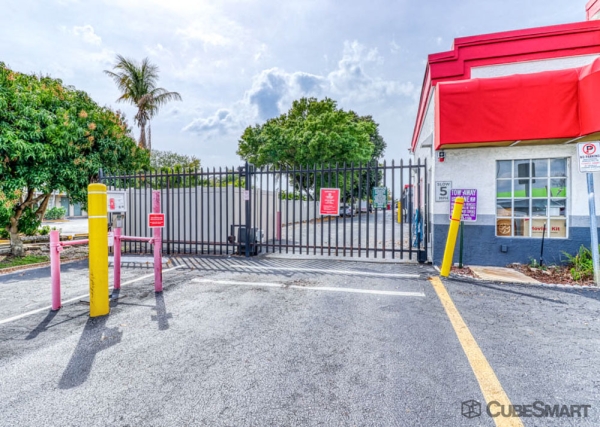 Facility photo: //images.sparefoot.com/medium/6345769f59fa5b221d.jpg
