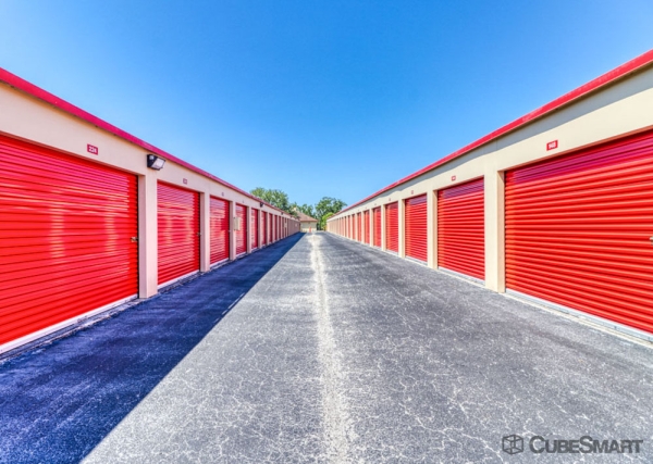 Storage Units at CubeSmart Self Storage - Lutz - 14902 North 12th Street - 14902 North 12Th Street
