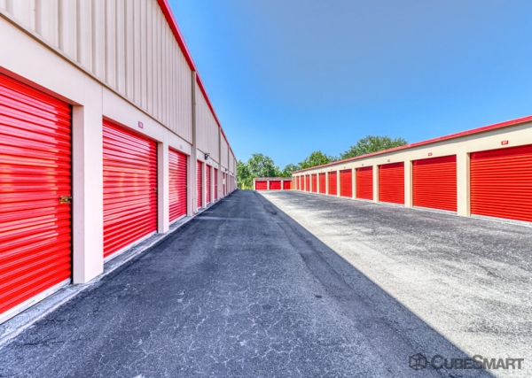 Storage Units at CubeSmart Self Storage - Lutz - 14902 North 12th Street - 14902 North 12Th Street