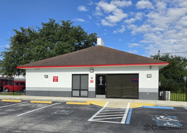 Facility photo: //images.sparefoot.com/medium/634586a23c294b904d.jpg