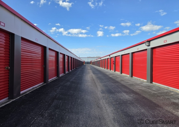 Facility photo: //images.sparefoot.com/medium/634586a23c295deeb8.jpg