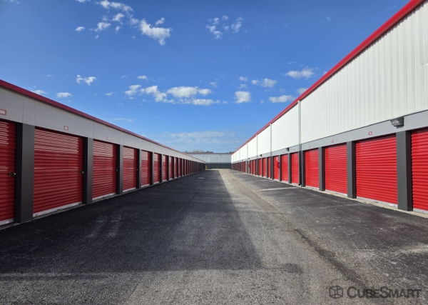 Facility photo: //images.sparefoot.com/medium/634586a23c2971e8ea.jpg