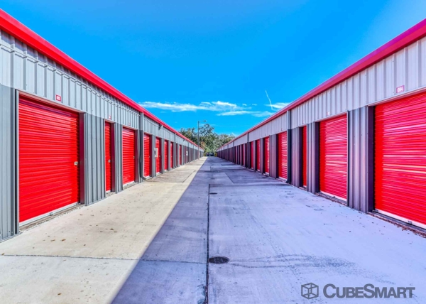 Storage Units at CubeSmart Self Storage - Lutz - 1402 East Bearss Ave - 1402 East Bearss Ave