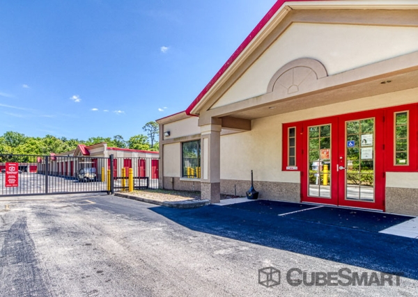 Facility photo: //images.sparefoot.com/medium/63460688c67449ed66.jpg