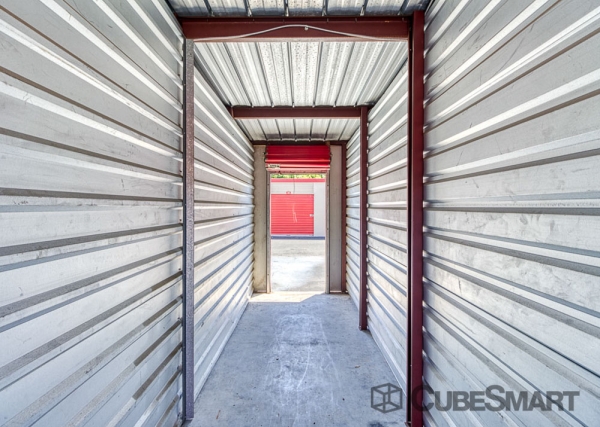 Facility photo: //images.sparefoot.com/medium/6346069845332405f1.jpg