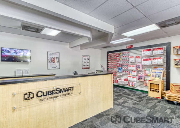 Facility photo: //images.sparefoot.com/medium/634606a1942ef80855.jpg