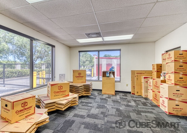 Facility photo: //images.sparefoot.com/medium/634606a1942f45aeea.jpg