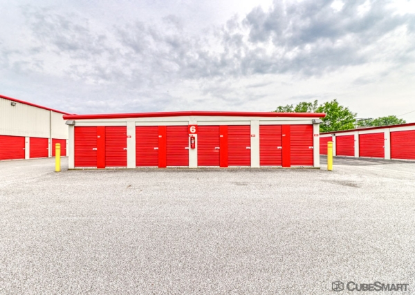 Facility photo: //images.sparefoot.com/medium/634706971f55f8b158.jpg