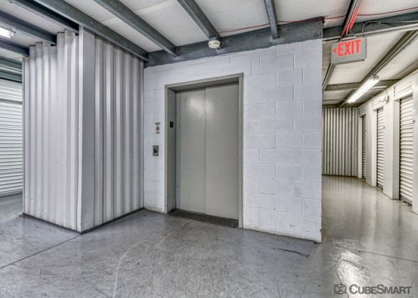 Facility photo: //images.sparefoot.com/medium/6347069fc5842db56e.jpg
