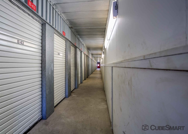 Facility photo: //images.sparefoot.com/medium/63473686f80b929977.jpg