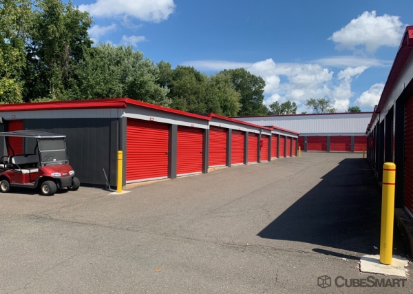 Facility photo: //images.sparefoot.com/medium/6347469f59de4302ed.jpg