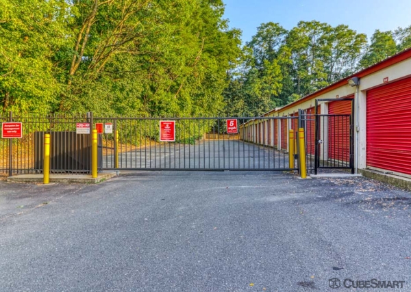 Facility photo: //images.sparefoot.com/medium/6347569143d3837f96.jpg