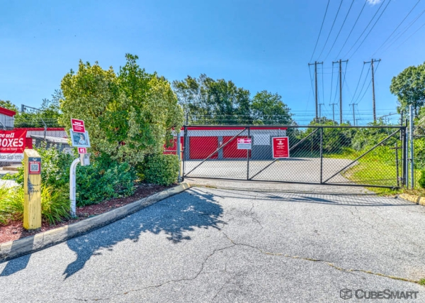 Facility photo: //images.sparefoot.com/medium/6348069f6ef8dca71f.jpg