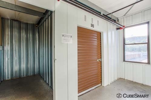 Facility photo: //images.sparefoot.com/medium/63481687f353883fa3.jpg