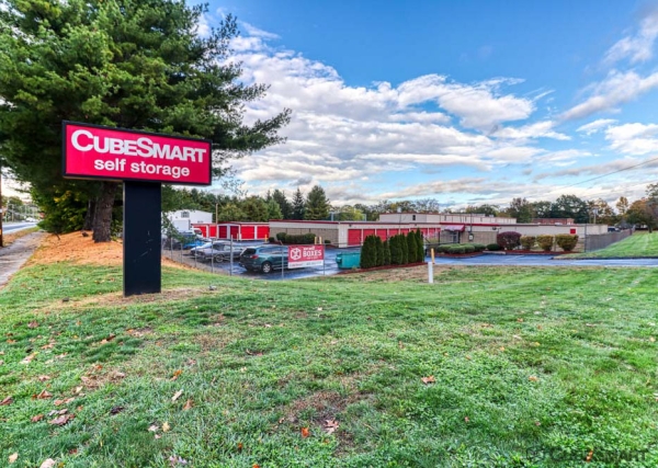 Facility photo: //images.sparefoot.com/medium/6348168fb1d9743a2b.jpg