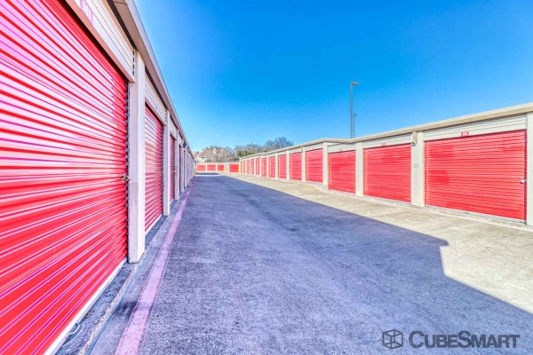Facility photo: //images.sparefoot.com/medium/63484688b39f2952e6.jpg