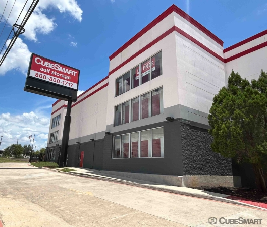Storage Units at CubeSmart Self Storage - San Antonio - 838 N Loop 1604 E - 838 N Loop 1604 E