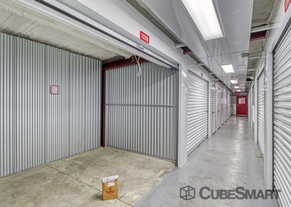 Storage Units at CubeSmart Self Storage - Orlando - 4554 E Hoffner Ave - 4554 Hoffner Ave