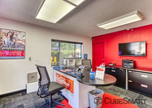 Storage Units at CubeSmart Self Storage - Orlando - 4554 E Hoffner Ave - 4554 Hoffner Ave