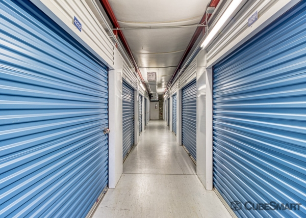 Facility photo: //images.sparefoot.com/medium/63496686f6c89dc2da.jpg