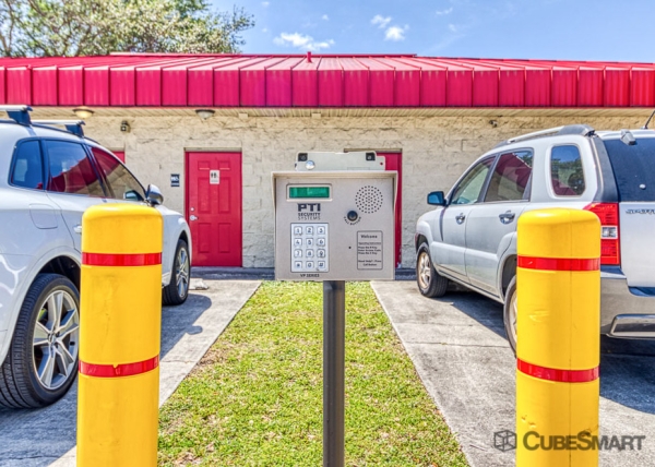 Facility photo: //images.sparefoot.com/medium/63496686f6c8d0637b.jpg