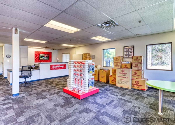 Facility photo: //images.sparefoot.com/medium/63497689461aa5f833.jpg