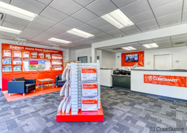 Facility photo: //images.sparefoot.com/medium/63498688336463adb6.jpg