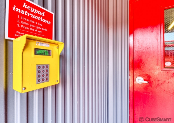 Facility photo: //images.sparefoot.com/medium/6349869fc435160d1a.jpg