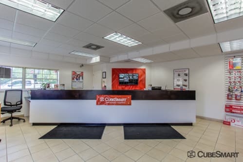 Facility photo: //images.sparefoot.com/medium/635015f6a6a72d3d18.jpg