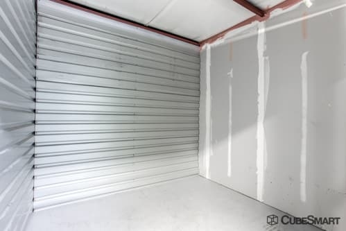 Facility photo: //images.sparefoot.com/medium/635015f6a6a7a2b567.jpg