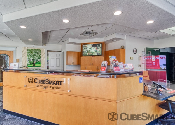 Storage Units at CubeSmart Self Storage - Orlando - 3730 S Orange Ave - 3730 S Orange Ave