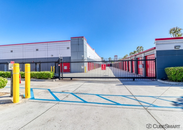 Facility photo: //images.sparefoot.com/medium/63509688daf1c6c841.jpg